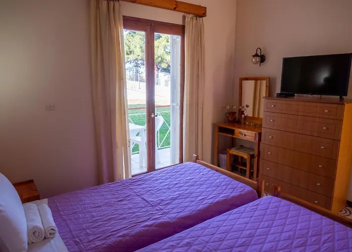 Eleni\'S Apartments & Studios 1