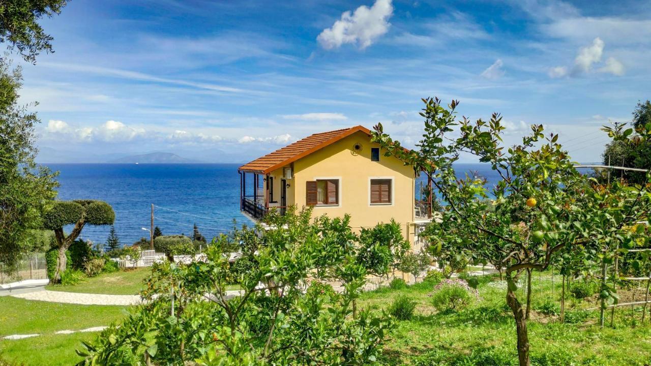 Eleni's & 1 Appartement
