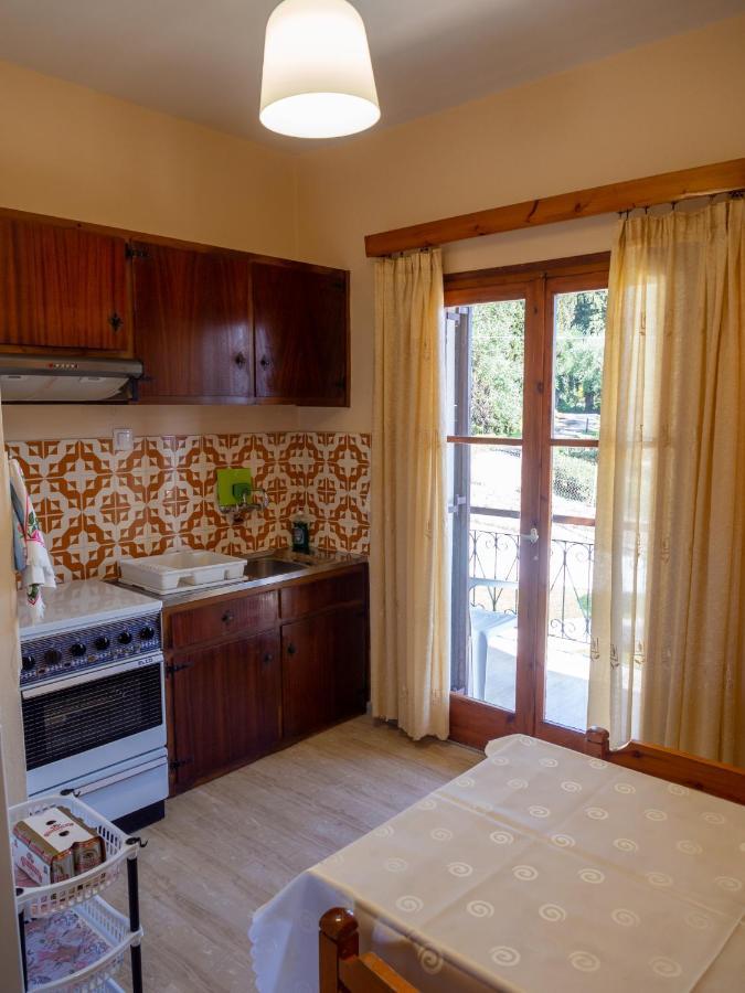 Appartement Eleni's & 1 Achílleion